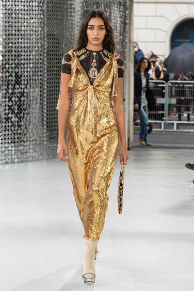 Look 15